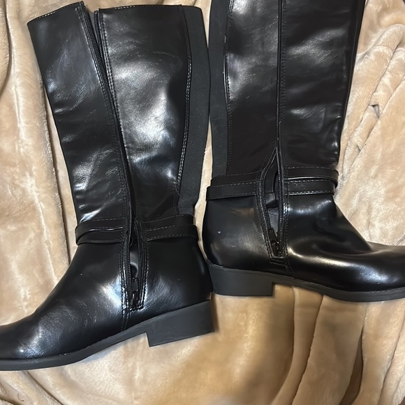 boots - Picture 2 of 4